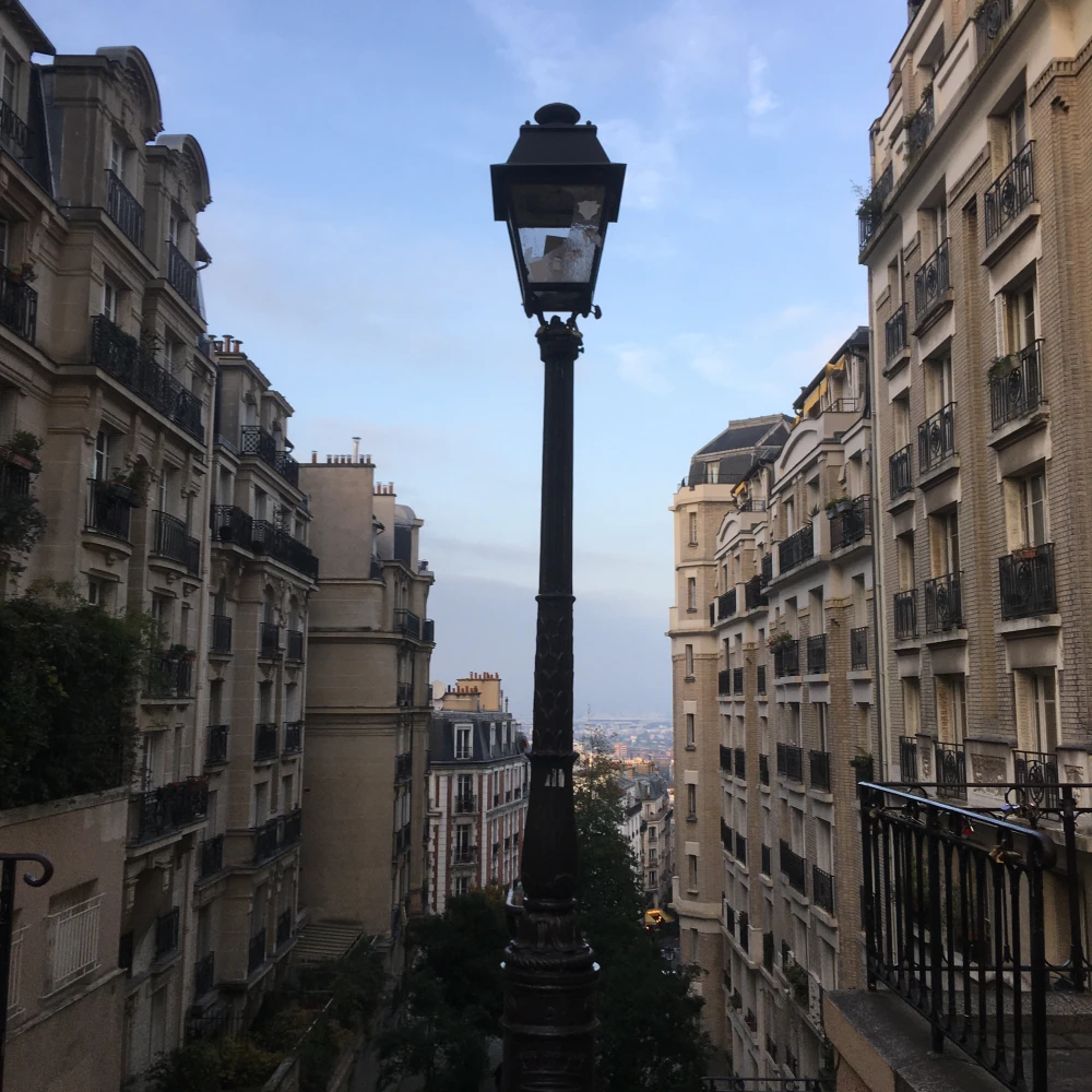 Photo de présentation de Paris Montmartre EVENING WALKING TOUR Licensed Tour Guide -Sacré Cœur